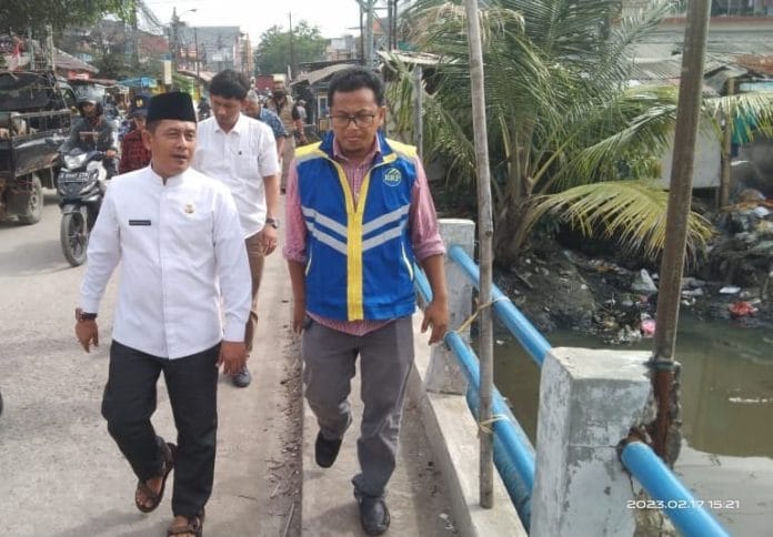 33 Bangunan Liar Dibongkar di Bantaran Kali Perancis Kelurahan Dadap