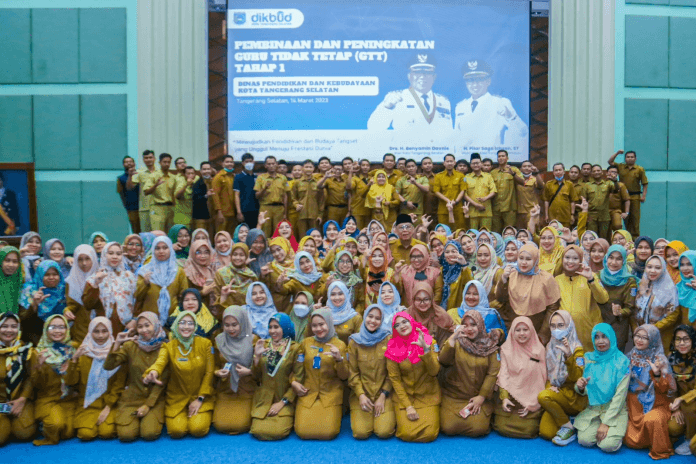 Hadiri Pembinaan GTT, Benyamin: Lengkapi Kemampuan Peserta Didik dengan Akhlak dan Adab