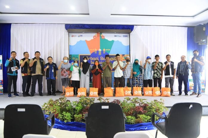 BRI KC Ahmad Yani Berikan 1000 Paket Sembako untuk Masyarakat