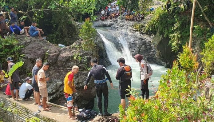 Terpeleset Saat Hendak Selfie, Warga Kota Serang Ditemukan Meninggal Dunia di Curug Putih Carita