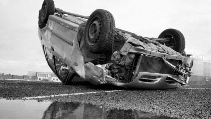 Truk Terguling Usai Ditabrak Bus di Tol Tangerang, Lalin Sempat Padat