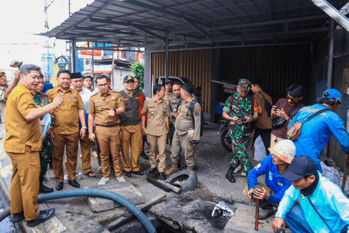 Tinjau Genangan di Jalan Raya Ceger, Pilar: Bulan Ini Dilakukan Perbaikan Fisik