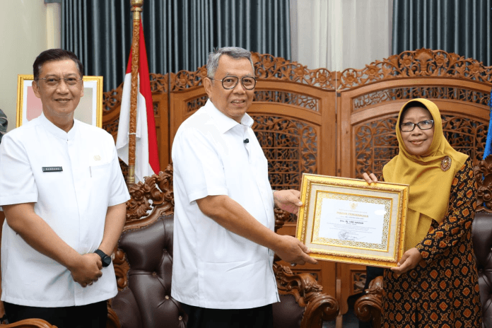 Apresiasi Bantuan Korban Tragedi Guci, Wali Kota Benyamin Beri Penghargaan ke Pemkab Tegal