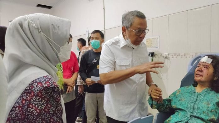 Tiba di Tegal, Benyamin Langsung Kunjungi Korban Kecelakaan Bus di RSUD dr. Soeselo Slawi