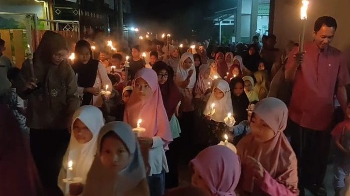 Warga Kota Serang Meriahkan Semarak Tahun Baru 1445 H dengan Pawai Obor