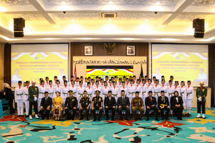 Kukuhkan 50 Anggota Paskibraka HUT ke-78 RI Tingkat Kota Tangsel, Wali Kota Benyamin : Tanamkan Patriotisme 