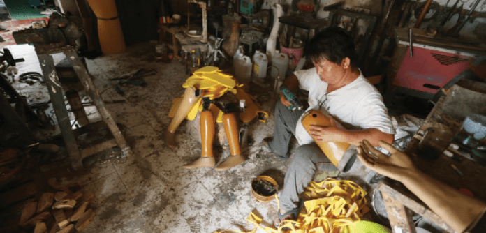 Luar Biasa !!! Karya Sanggar Kaki Palsu Ali Saga dari Kota Tangerang Sudah Sampai Eropa