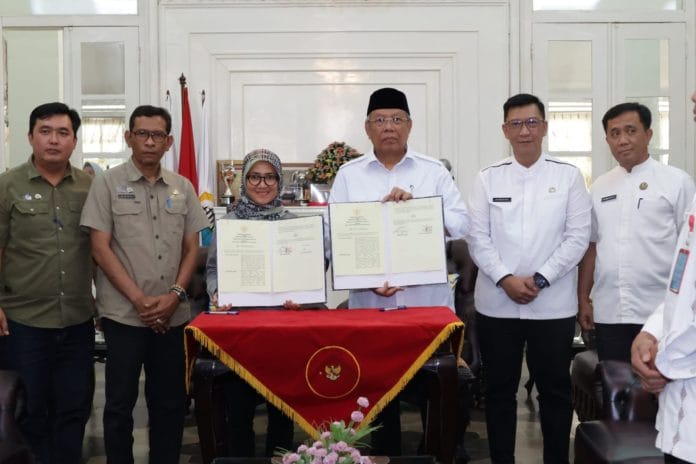 LEBAK - Pemerintah Kota Tangerang Selatan menjajaki kerja sama dengan Pemerintah Kabupaten Lebak dalam rangka pengelolaan sampah.