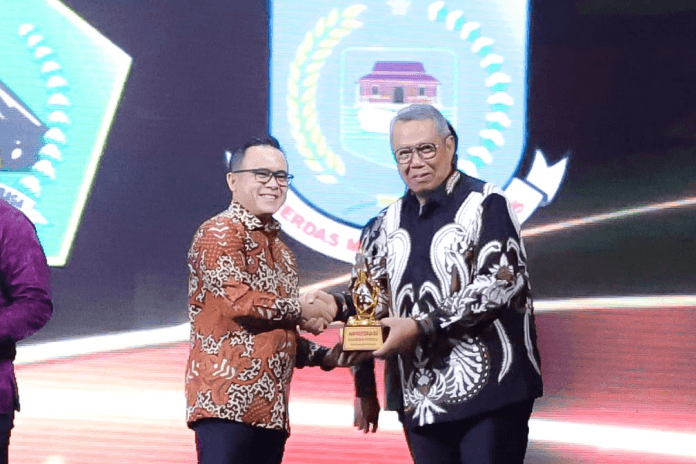 Pemkot Tangsel Raih Penghargaan Peduli Pelayanan Publik, Benyamin: Motivasi untuk Lebih Baik