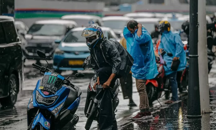 54 RT di Jakarta Terendam Banjir Akibat Hujan Hingga Minggu Siang