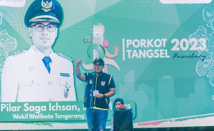 SERPONG - Pekan Olahraga Kota (Porkot) Tangerang Selatan 2023 secara resmi digelar. Ajang olahraga yang mempertandingkan 20 cabang olahraga dan diikuti kurang lebih 3 ribu atlet dari 7 kecamatan di Tangerang Selatan secara resmi dibuka oleh Wakil Wali Kota Tangerang Selatan Pilar Saga Ichsan didampingi Sekretaris Daerah Bambang Noertjahjo, Ketua Koni Tangsel Hamka Handaru, bertempat di Teras Kota, pada Sabtu (4/11).