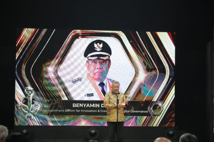 Berkat Inovasi dan Kreatifitas di Bidang Digital, Benyamin Raih Penghargaan Best Government Officer