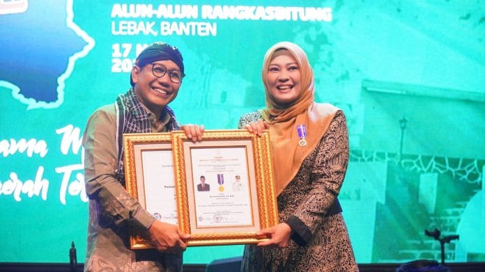 Pemkab Pandeglang Raih Lencana Bakti Pembangunan Daerah dari Kementrian PDTT