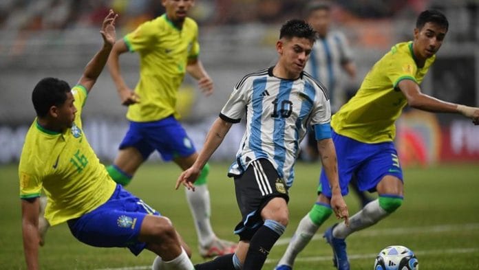 Timnas Argentina Singkirkan Brasil 3-0, Echeverri Cetak Hat-trick