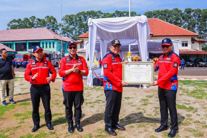 Bentuk 1.500 Relawan Pemadam Kebakaran, Wali Kota Benyamin Diberi Penghargaan oleh Kemendagri