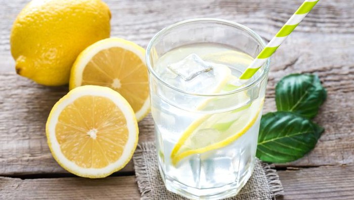 Benarkah Rutin Minum Air Lemon Bisa Turunkan Berat Badan? Begini Faktanya