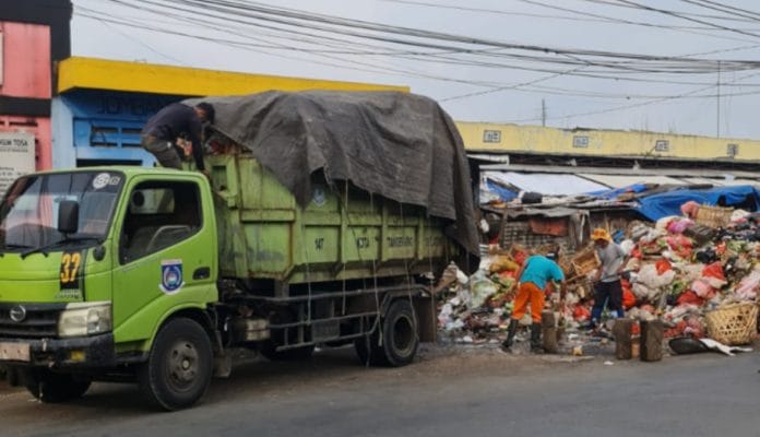 Pemkot Tangsel Angkut Ratusan Ton Sampah Selama Libur Lebaran 1445 H
