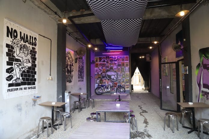 Petersburg Coffee, Tempat Ngopi dengan Ornamen Bikers dan Industrial di Kota Tangerang