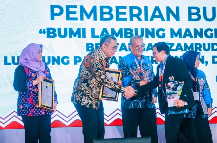 Membanggakan !! Wali Kota Benyamin Ukir Prestasi Terima Penghargaan PIN Emas dari PWI Pusat