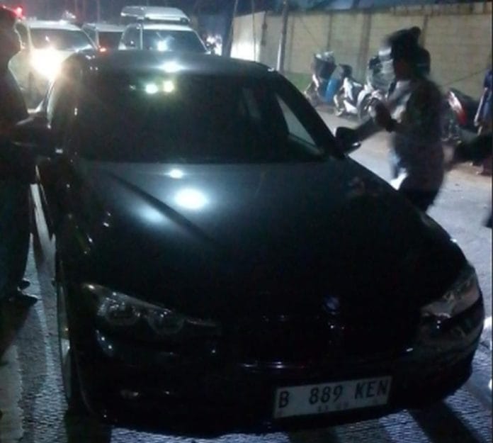 Siswa SMA di Tangerang Setiri BMW Tabrak Pemotor hingga Terseret