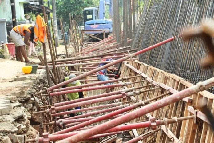 Atasi Banjir di Pemukiman, Pemkot Tangerang Bangun Turap Beton di Pinang Griya