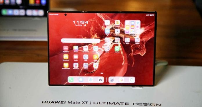 Huawei Pastikan HP Lipat Tiga Mate XT Segera Dijual di Indonesia