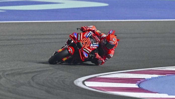 Aksi Marc Marquez di Sirkuit Lusail, Juarai MotoGP Qatar 2025