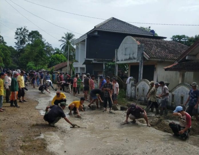 Dimyati Sebut Banyaknya Jalan Rusak di Pandeglang Karena Fulusnya Kurang