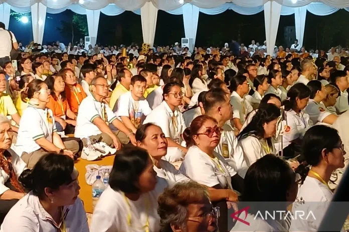 Ribuan Umat Buddha Padati Perayaan Waisak 2569 BE di Borobudur