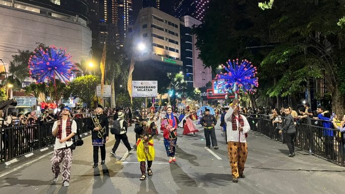 Pemkot Tangsel Tampilkan Ikon Khas Anggrek, Busana Daur Ulang dan Baju Betawi di Karnaval Budaya APEKSI VII