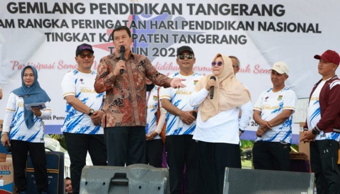 Bupati Tangerang Berikan Voucher Umroh Bagi Guru di Perayaan HARDIKNAS 2025
