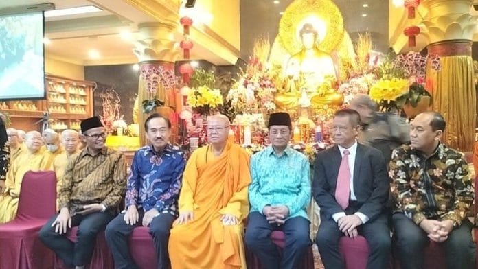 Menag Hadiri Perayaan Waisak di Wihara Ekayana Arama Jakbar