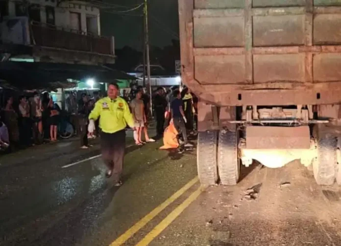 Truk Tronton Nekat Salib Hingga Tewaskan 3 Pengendara Motor di Serang