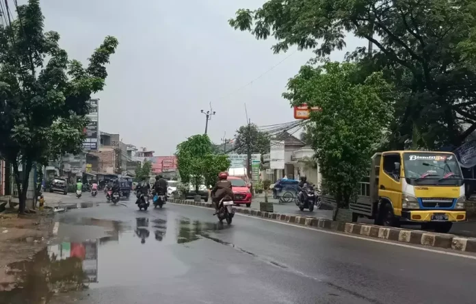 Perkiraan Cuaca Tangsel Selasa, 10 Juni 2025 : Berawan Hingga Hujan Ringan