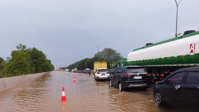 Tol Jakarta-Tangerang Km 24 Banjir Imbas Hujan Lebat