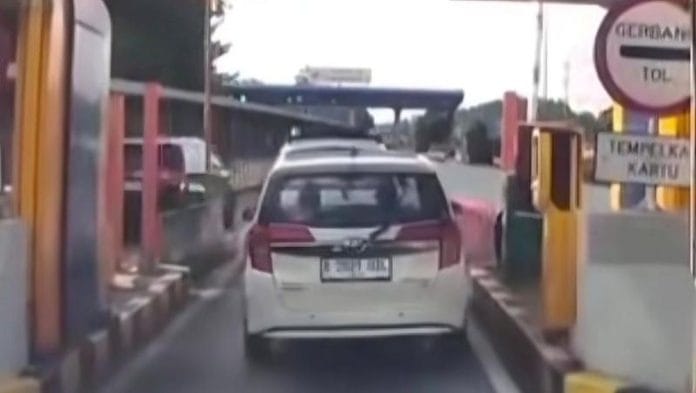 Polisi Berhasil Kantongi Identitas Pengemudi Mobil yang Terobos 2 Gerbang Tol Tanpa Bayar