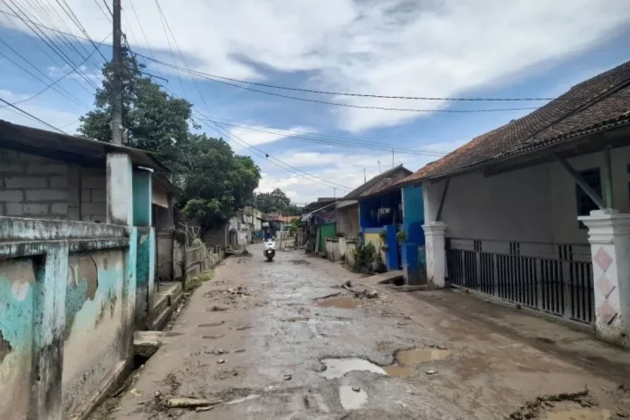 SERANG - Pemerintah Kota (Pemkot) Serang menyiapkan alokasi anggaran sekitar Rp150 miliar yang akan difokuskan untuk program perbaikan jalan rusak khususnya melalui proyek betonisasi pada sejumlah ruas jalan perbatasan.