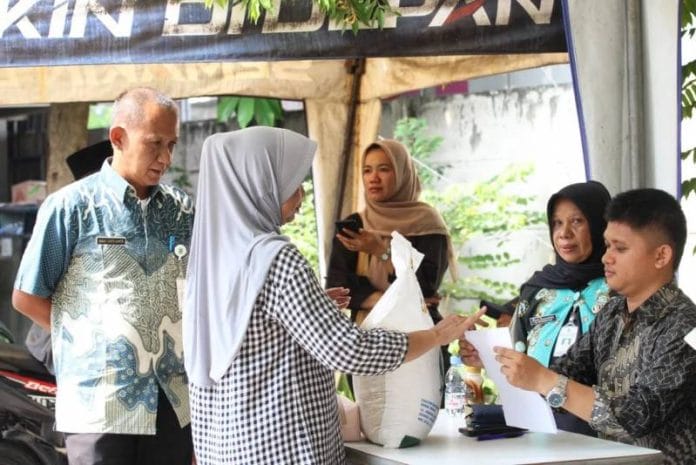 Sebanyak 66.245 Keluarga di Kota Tangerang Mulai Terima Bansos Beras 20 Kg