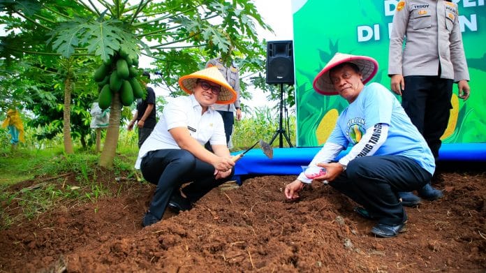 Dukung Program Ketahanan Pangan, Pilar Bersama Kepolisian Tanam Benih Jagung Serentak di 2.000 Meter Lahan
