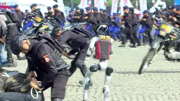 Parade robot di Hari Bhayangkara ke-79 (Tangkapan layar YouTube Setpres)