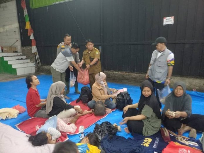 Dinsos Kota Tangerang Salurkan Bantuan Logistik bagi Korban Banjir di Sejumlah Wilayah