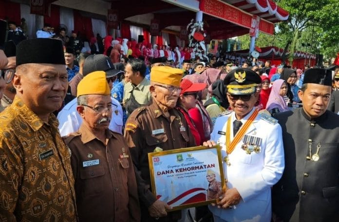 BAZNAS Kota Tangerang Salurkan Dana Kehormatan untuk Veteran di Momen Kemerdekaan RI ke-80