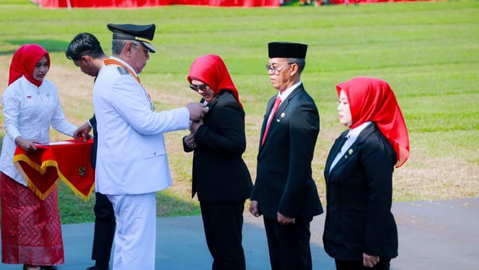 Tiga ASN Tangsel Terima Penghargaan Satyalancana Karya Satya dari Presiden Prabowo