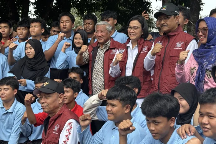 Pemerintah Akan Siapkan 15.000 Leptop untuk Siswa Sekolah Rakyat