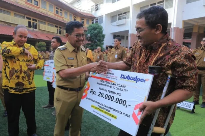 Pemkot Tangerang Salurkan Klaim Asuransi Akibat Pohon Tumbang Sebesar Rp237 Juta