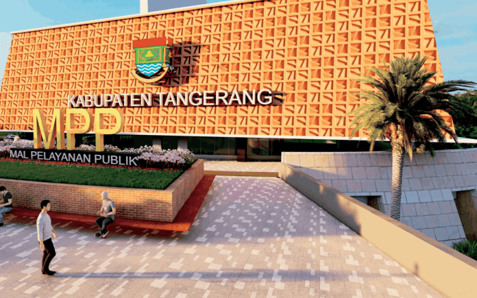 KAB. TANGERANG - Pemerintah Kabupaten Tangerang tengah membangun gedung Mal Pelayanan Publik (MPP) di jalan Arteri Suvarna Boulevard Kecamatan Cikupa. Pembangunan gedung 3 lantai dengan anggaran sebesar Rp 70 miliar itu ditargetkan rampung pada Desember 2025.