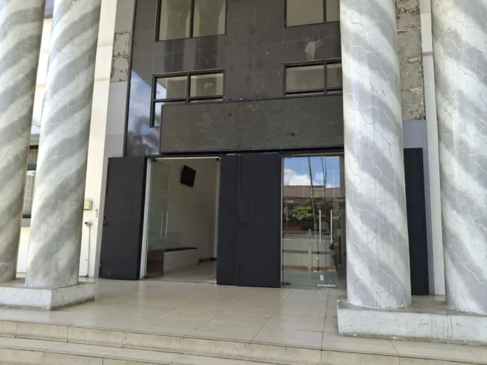 Antisipasi Demo, Pemkab Pandeglang Ganti Pintu Kaca Jadi Pintu Besi