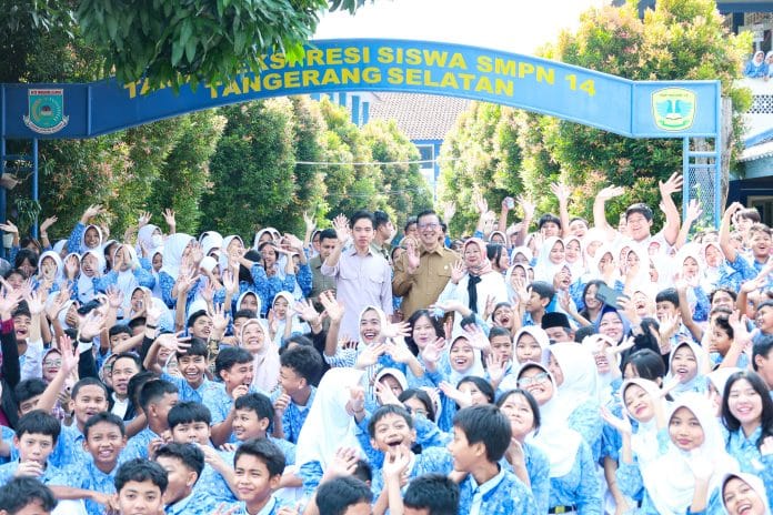 Sekda Bambang Dampingi Wapres Gibran Tinjau MBG di 2 SMPN Tangsel
