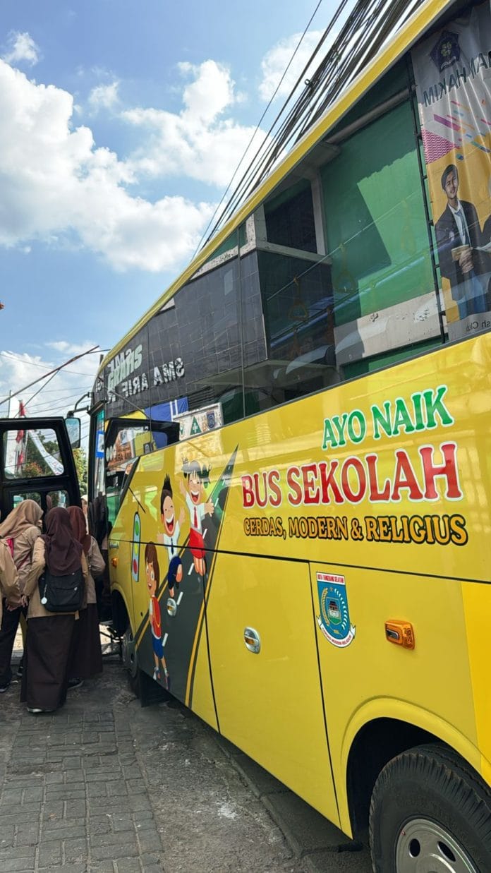 Tangsel Luncurkan Aplikasi Sioptimus untuk Pantau Bus Sekolah Gratis