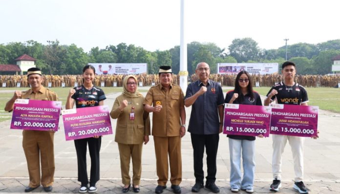 Bupati Tangerang Beri Penghargaan Atlet Berprestasi di Peringatan Haornas 2025